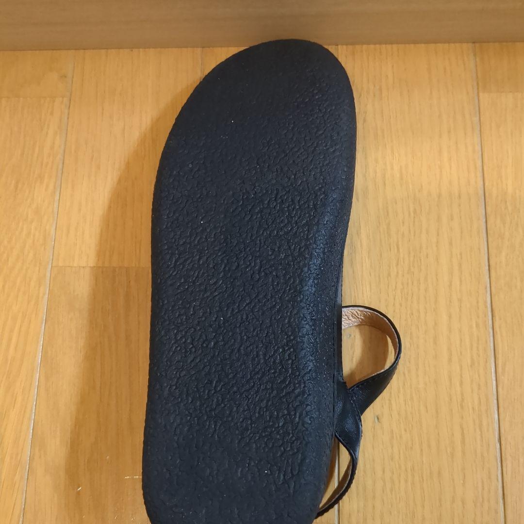 MOHI Tストラップ　フラットサンダル