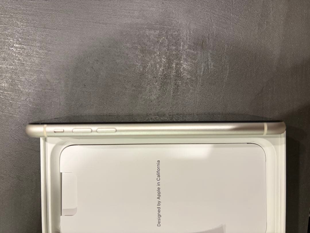 iPhone11 本体　ホワイト　128G