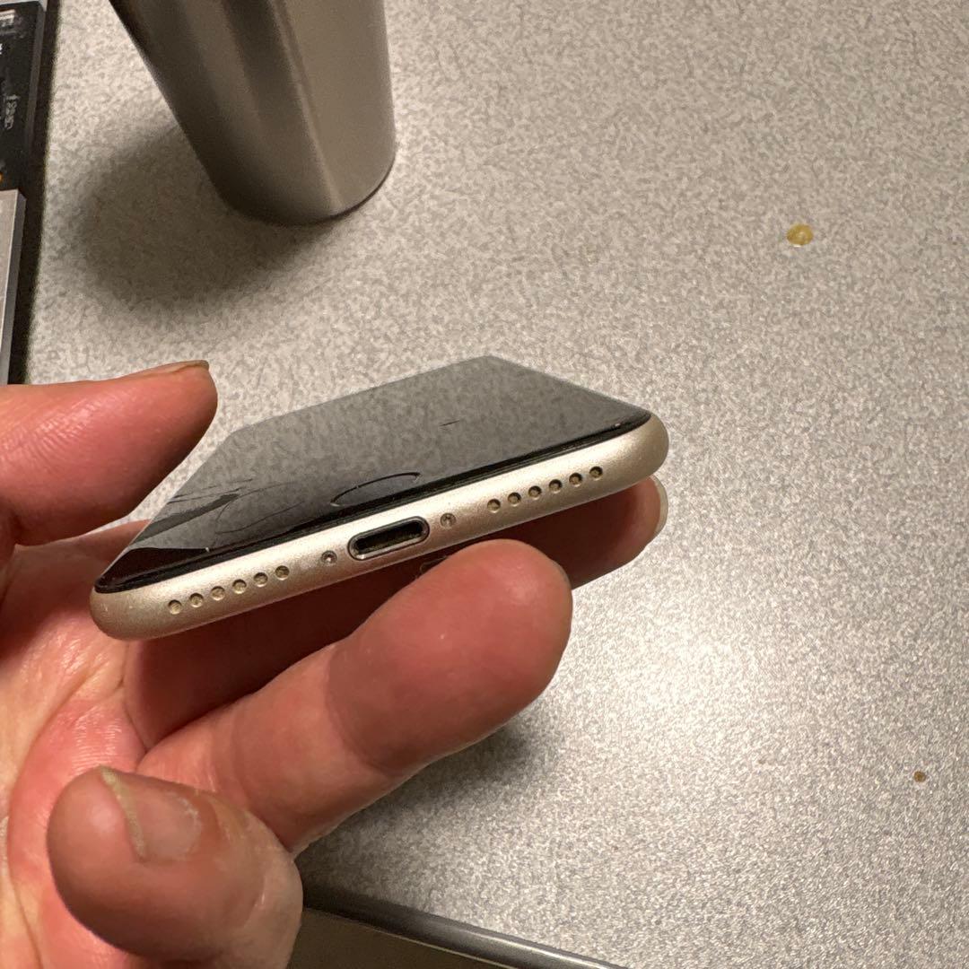 格安値引き出来ます　iphone se 第3世代