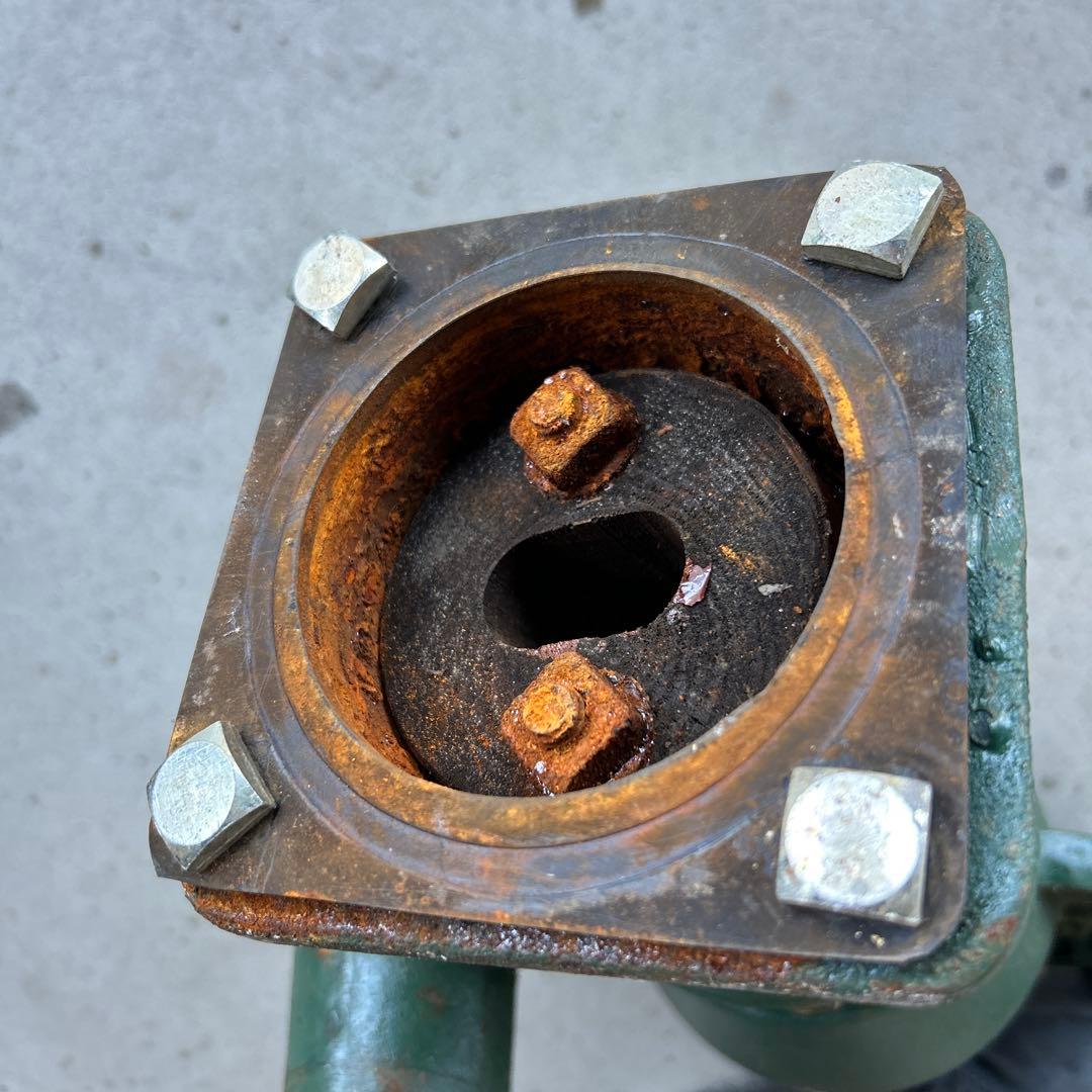 手押し井戸ポンプ　レトロ井戸ポンプ　ガッチャンポンプ　ジャンクガーデン