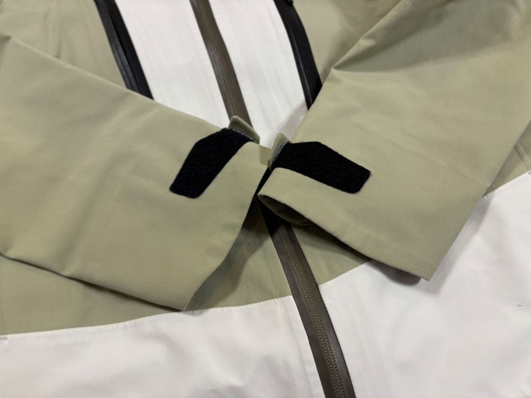 ★24年モデル★お洒落　デサント　スキーウエア 上下セット　SAJ デモ　技術選