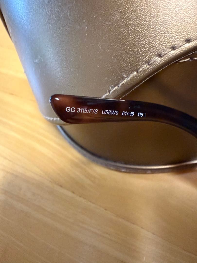 G UCC I サングラス　ケース付　2377