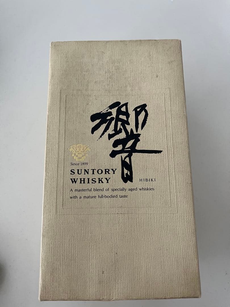 SUNTORY HIBIKI 響　金キャップ　ウイスキー 700ml