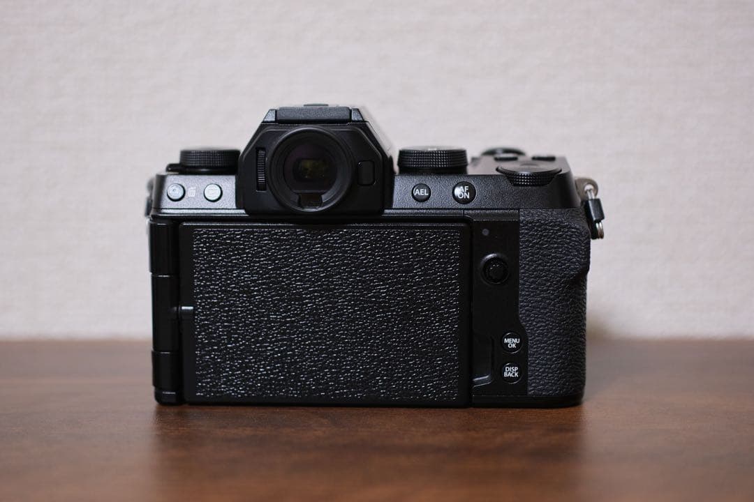 【期間限定値下げ】FUJIFILM X-S10 本体+SDカードとバック付き
