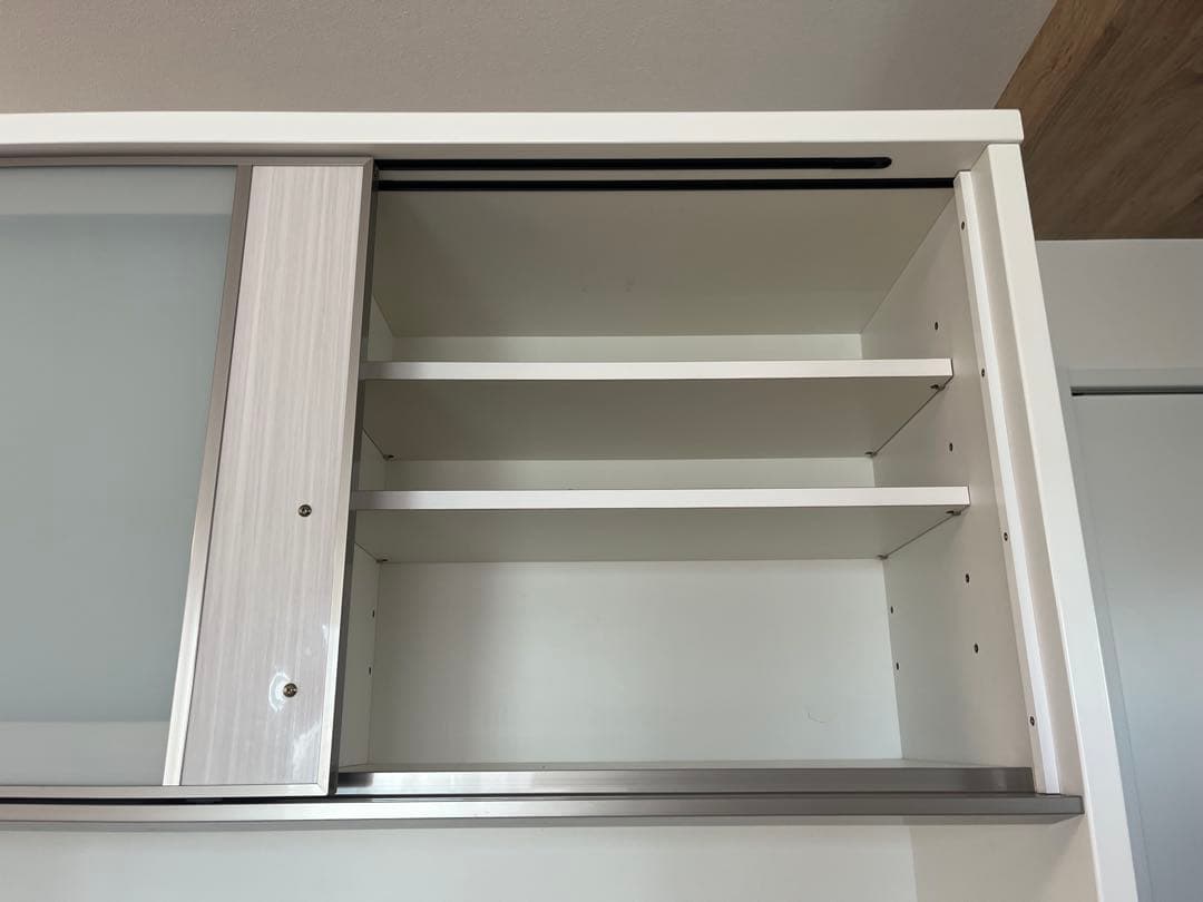 ニトリキッチンボード　レンジボード　ホワイト食器棚 ガラス扉付き