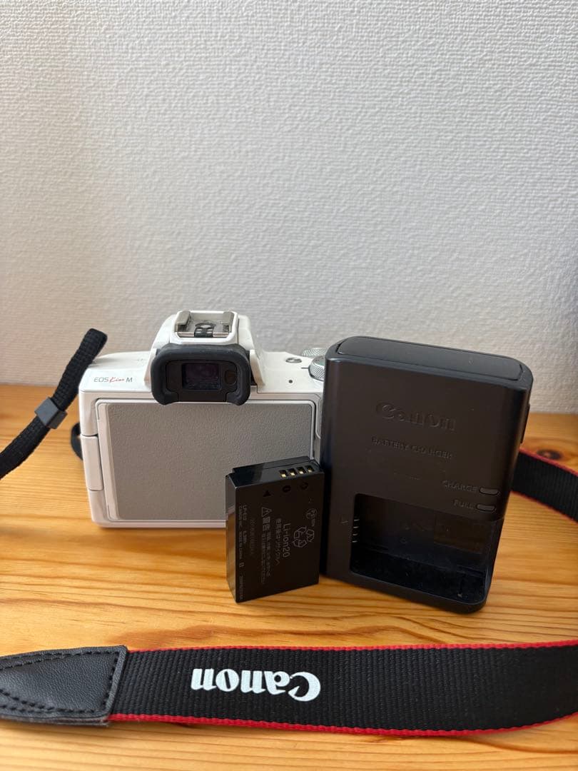 【極美品】【値下げ】Canon キャノン EOS Kiss M ホワイト