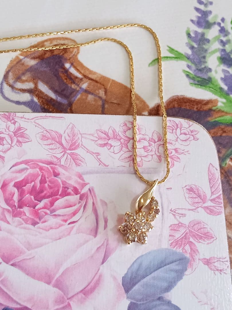 ✨【美品】k18ダイアモンド1.4g 0.60ct 花モチーフネックレストップ