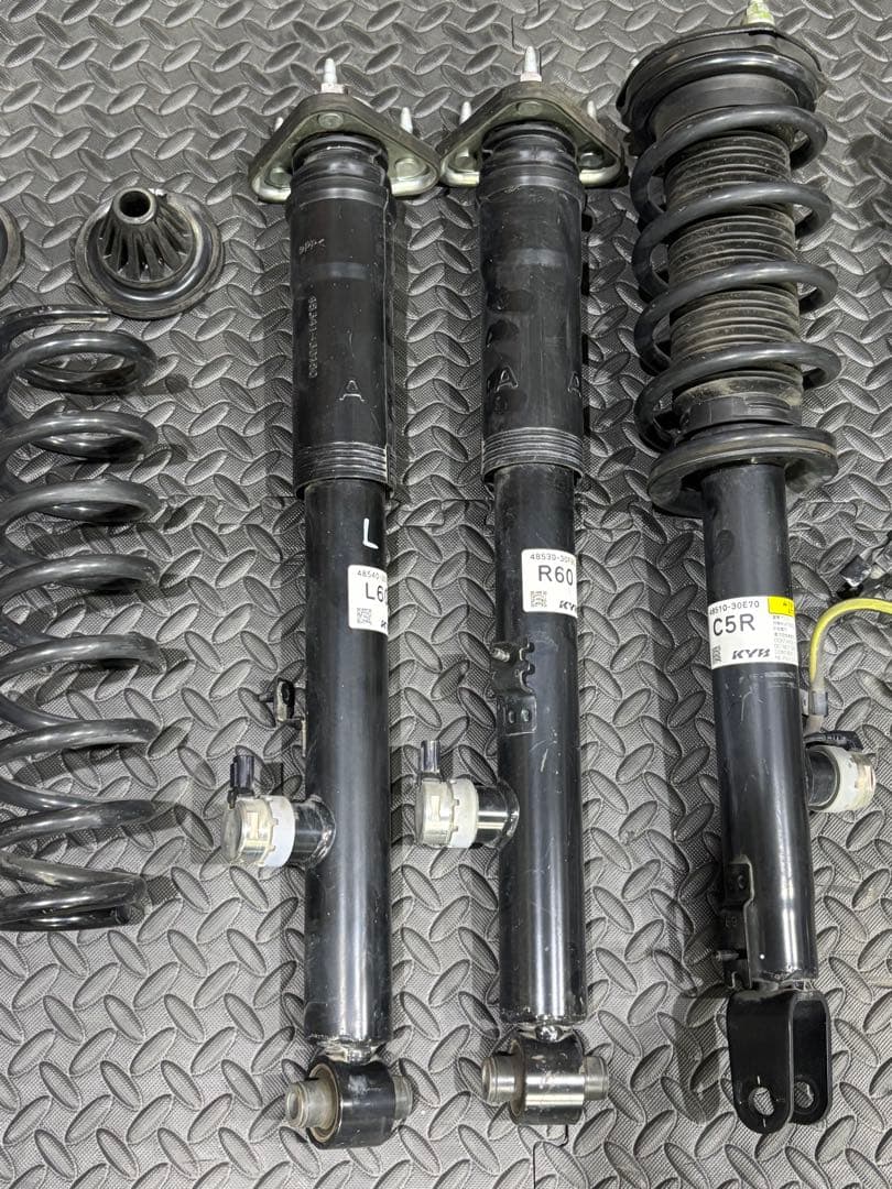 トヨタ クラウンハイブリッド￼ 純正 足回り サスペンションキット￼￼