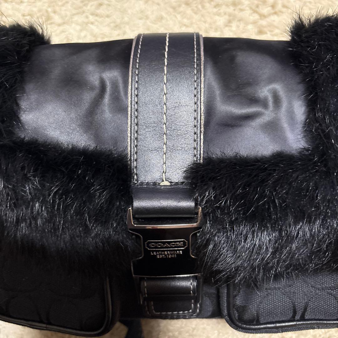 COACH シグネチャー　ブラック　ファー バッグ