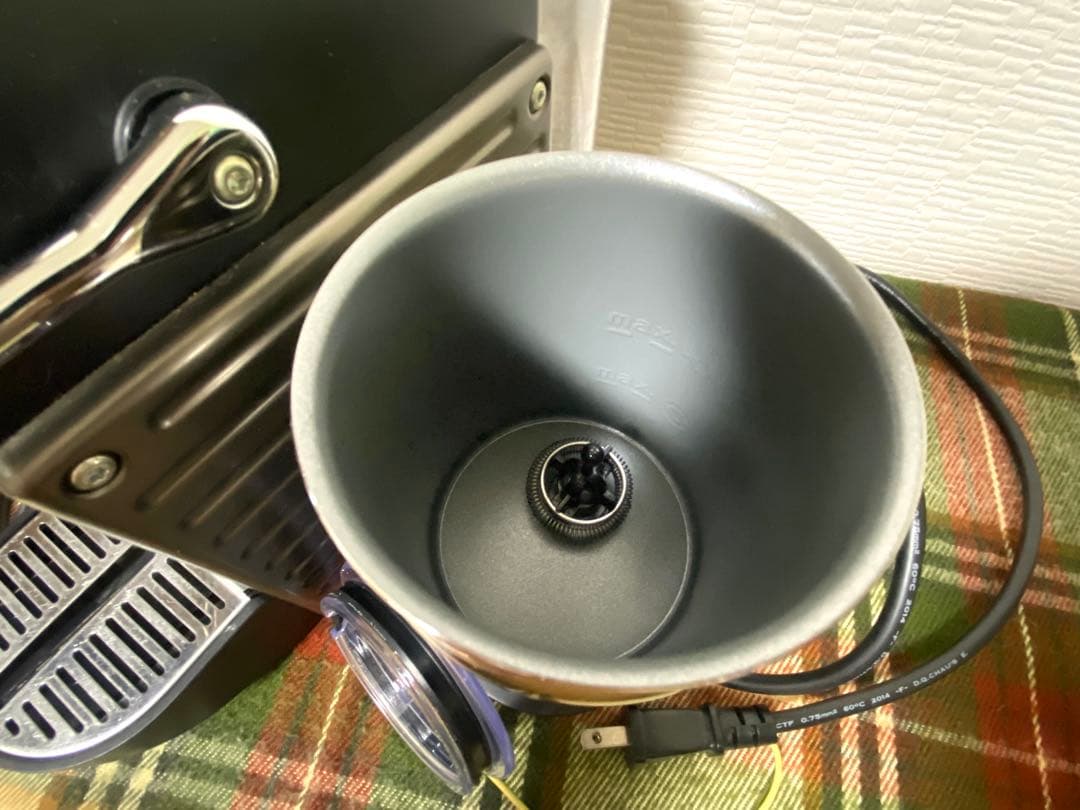 Nespresso C60 エスプレッソマシン（ミルクフォーマー付き）