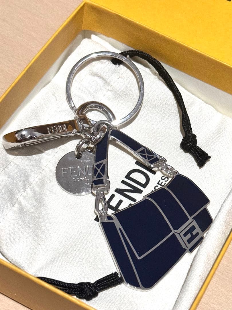 【新品未使用】FENDI バッグ型キーホルダー ネイビー