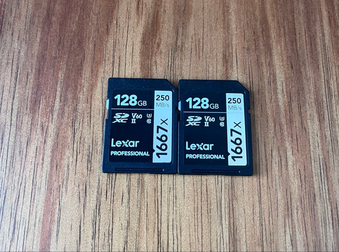 SONY α7 III ミラーレスカメラ 本体　バッテリー　SDカード