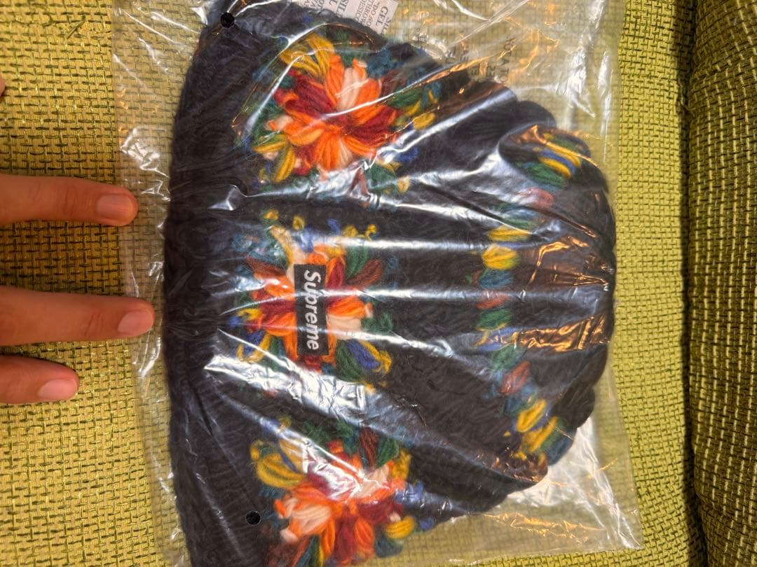 Supreme 花柄刺繍 ニット帽 黒