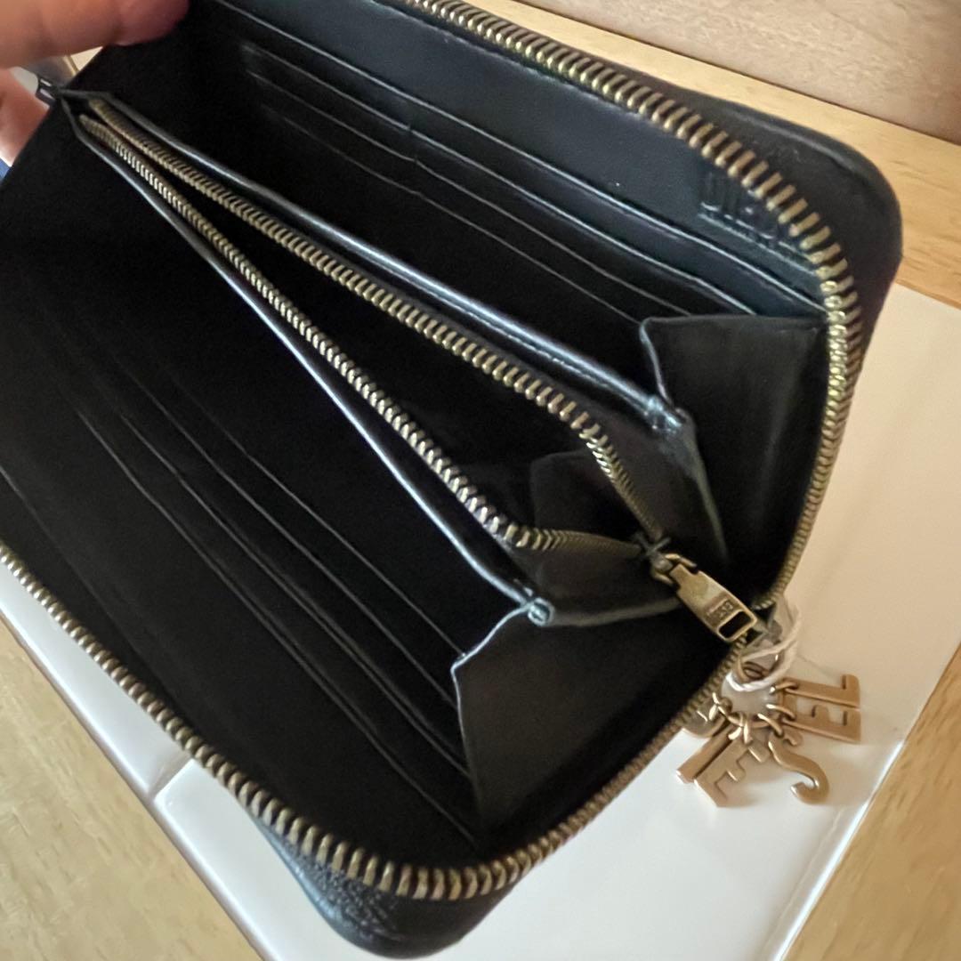 【真理です】　ディーゼル　レザー 長財布　メタル ロゴ チャーム　ブラック