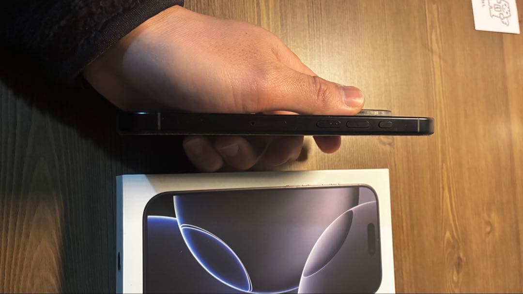 iPhone16pro ブラックチタニウム　128GB SIMフリー