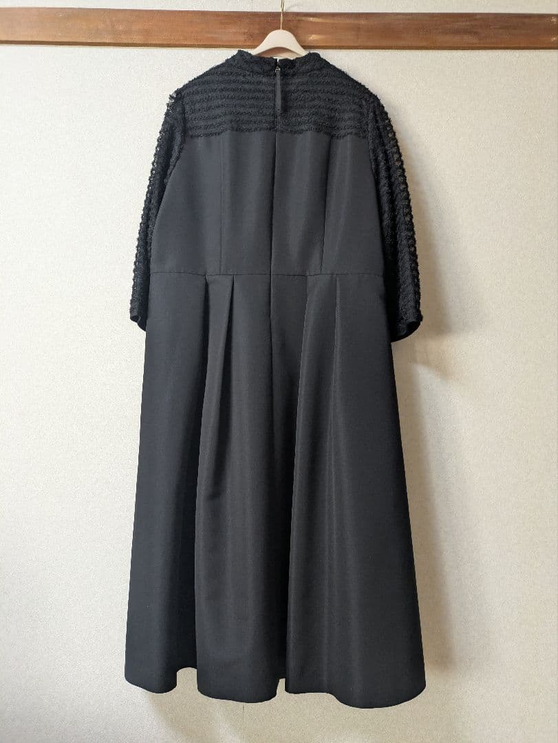新品73,700円トゥービーシックレースコンビ ワンピースブラック 50サイズ