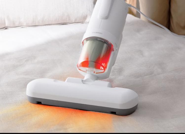 新品　アイリスオーヤマ 布団クリーナー FCA-B2H-W　メーカー保証あり