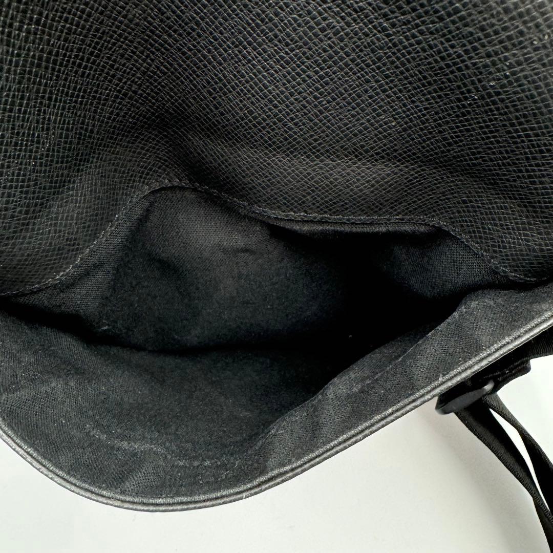 LOUIS VUITTON タイガ　メッセンジャーバッグ　ブラック　レザー