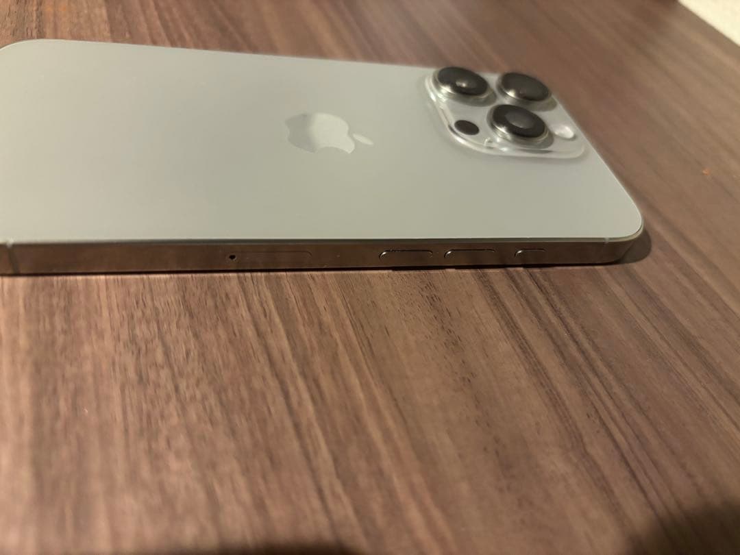 Apple iPhone 16pro本体　美品