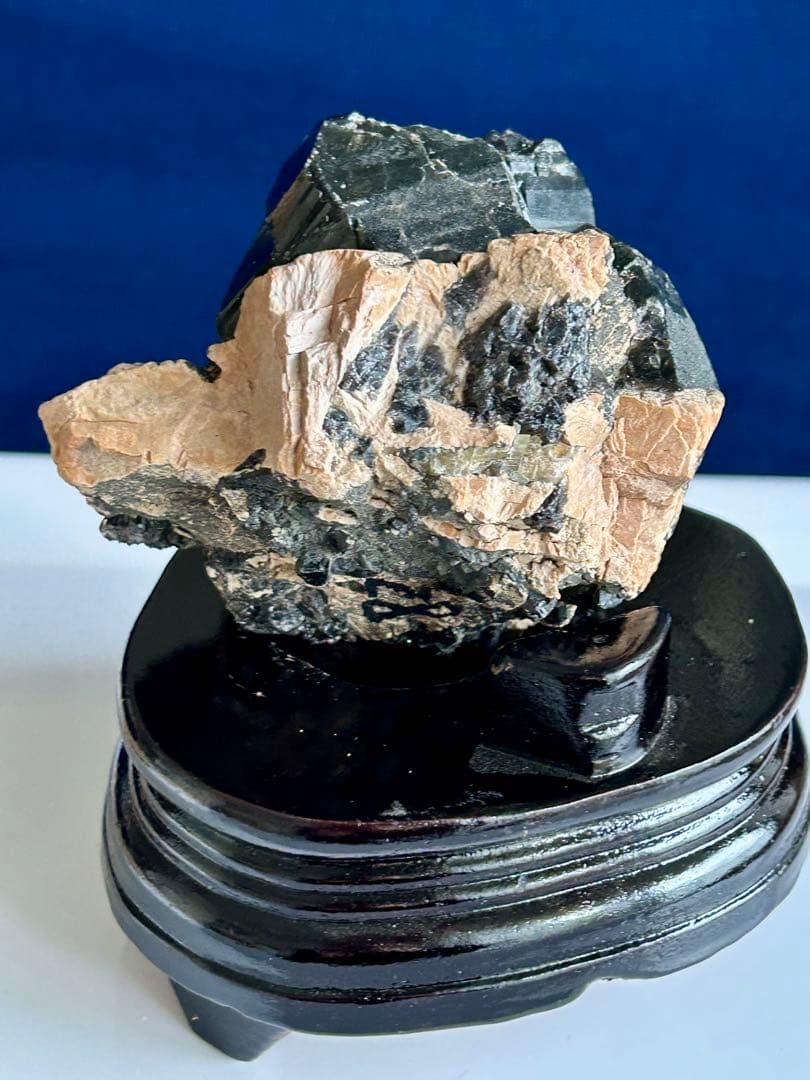 【超特大830g】強力な魔除けの石！ モリオン（黒水晶）クラスター/原石 鑑賞石