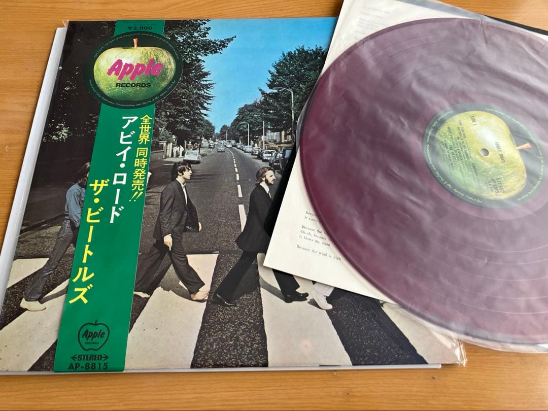 ミント赤盤ノーヒゲ 赤盤　アビーロード 歌詞もピン札の様です。　帯付
