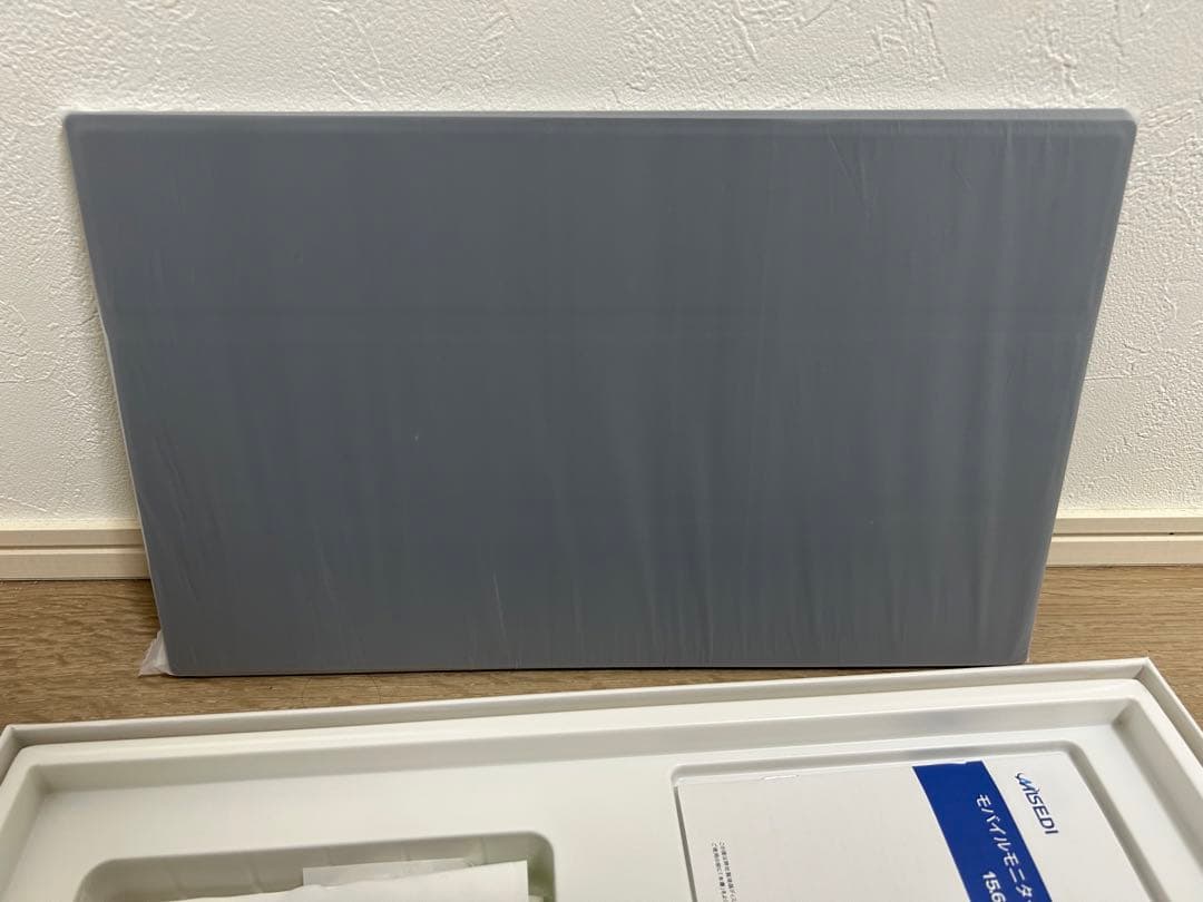 ポータブルモニター　15.6インチ