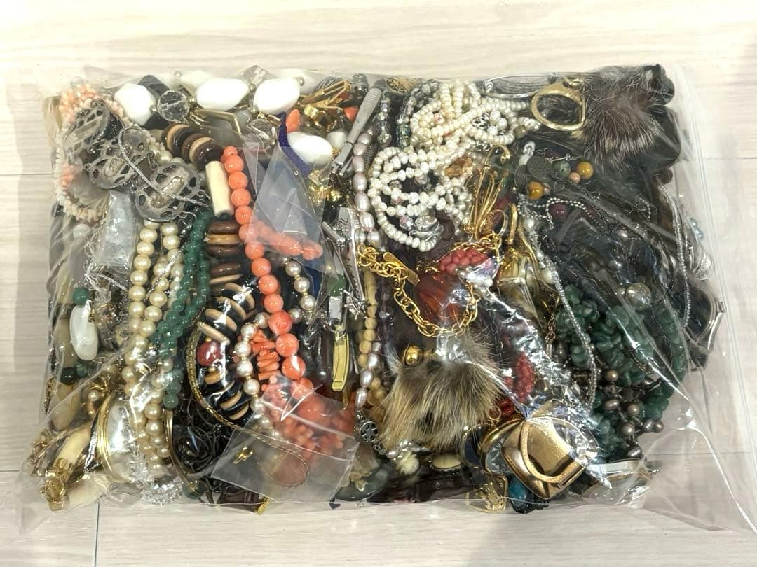 イミテーションアクセサリー約3.5kgまとめ売り