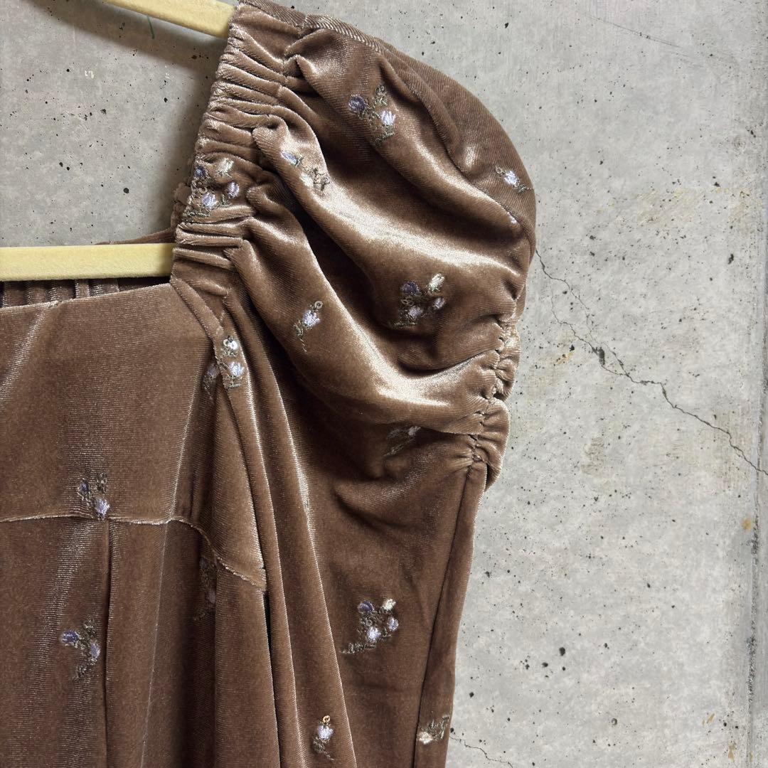 ◎新品◎リリーブラウン フラワーエンブロイダリースクエアネックベロアワンピース