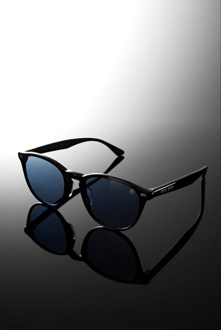 飯田将成　MAVE HAWK　サングラス　ブルーレンズ