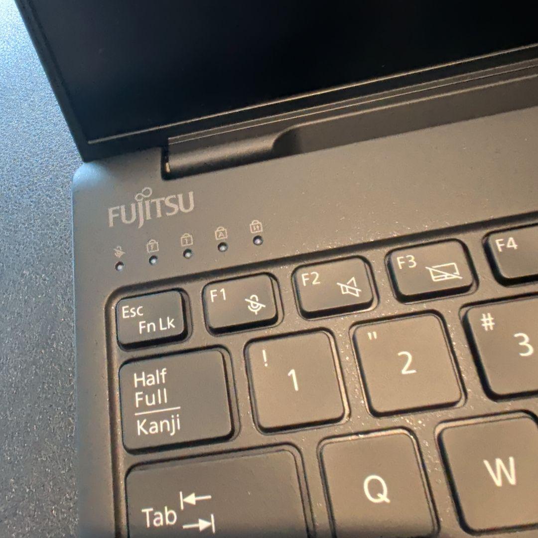 【ほぼ未使用】LIFEBOOK UH75/J3 超軽量868g 24/11モデル