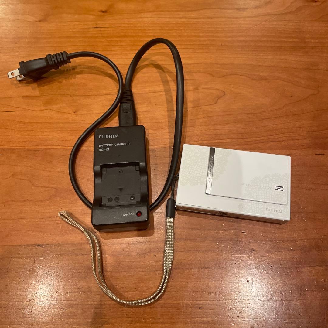 FUJIFILM Z250 コンパクトデジタルカメラとBC-45充電器