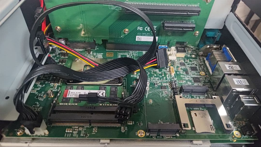 【ジャンク品】産業用組み込みコンピュータVecow RCS-9220H