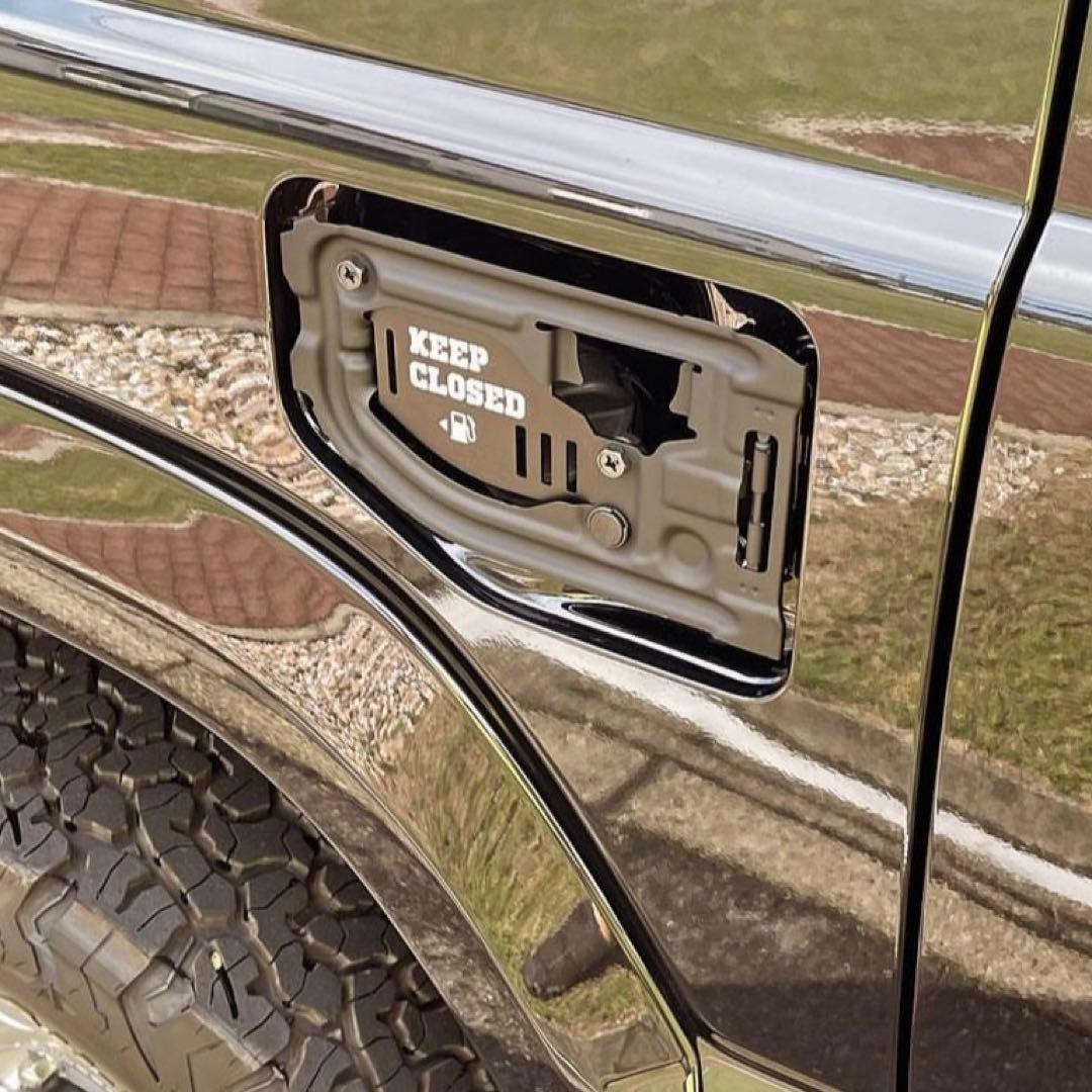 JB64ジムニーJB74シエラ用スケルトン型燃料リッド