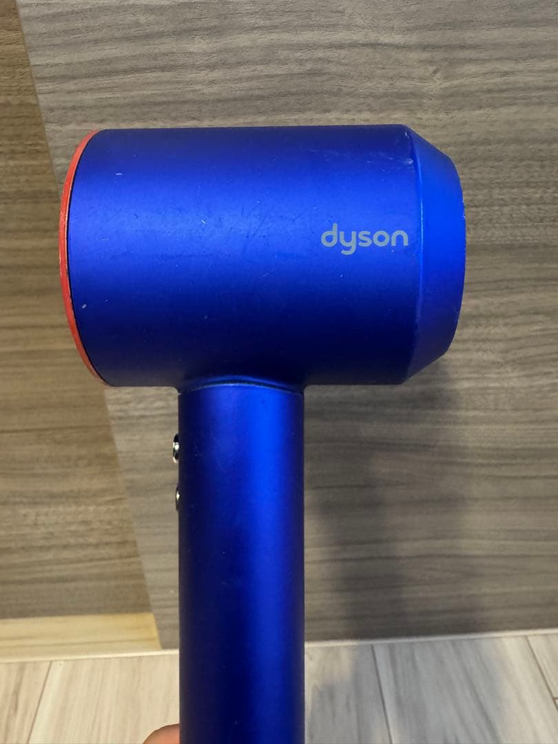 【人気商品】Dyson ヘアドライヤー 付属品有　収納ケース付き　金箔