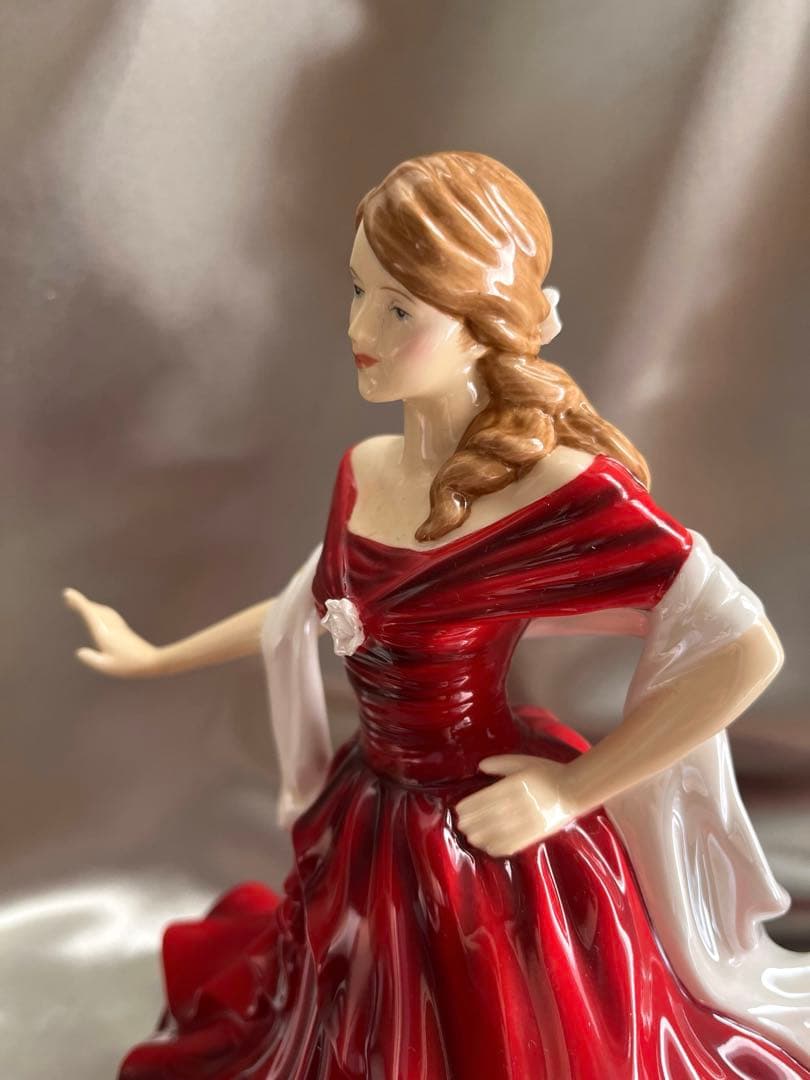 【未使用】ロイヤルドルトン フィギュリン陶器 人形　スカーレット