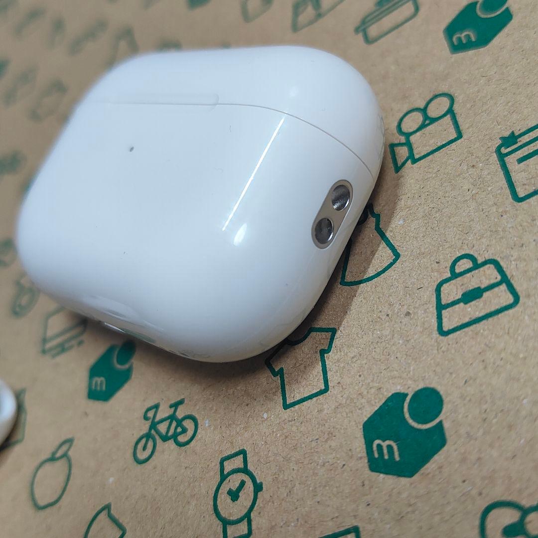 AirPods Pro 第2世代 左耳とケース