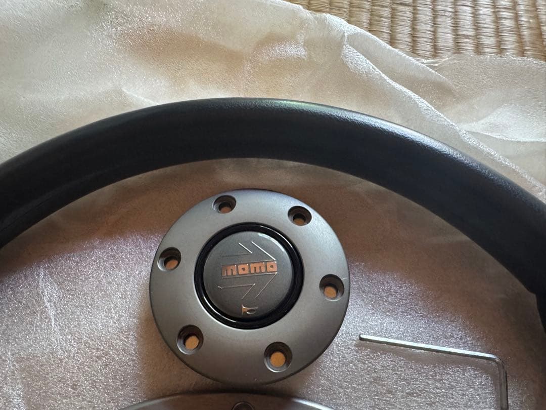箱付き！MOMO RACE ステアリング　35パイ