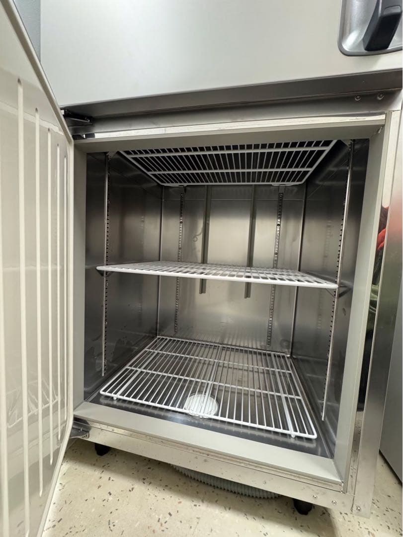 【値引きしました！】業務用冷蔵庫　パナソニック 薄型 SRR-K761LB