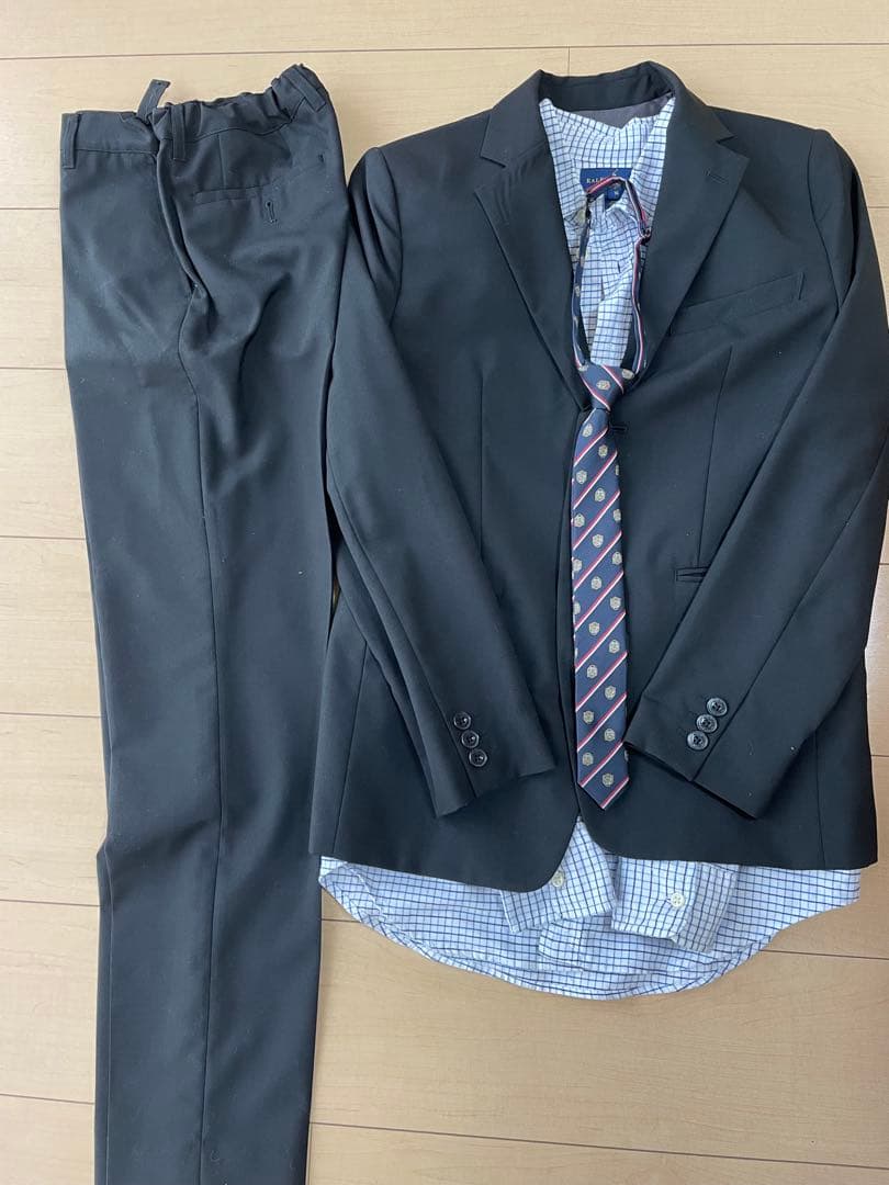 子供卒業式スーツ黒4点スーツ上下ネクタイはコムサイズム、シャツはラルフローレン