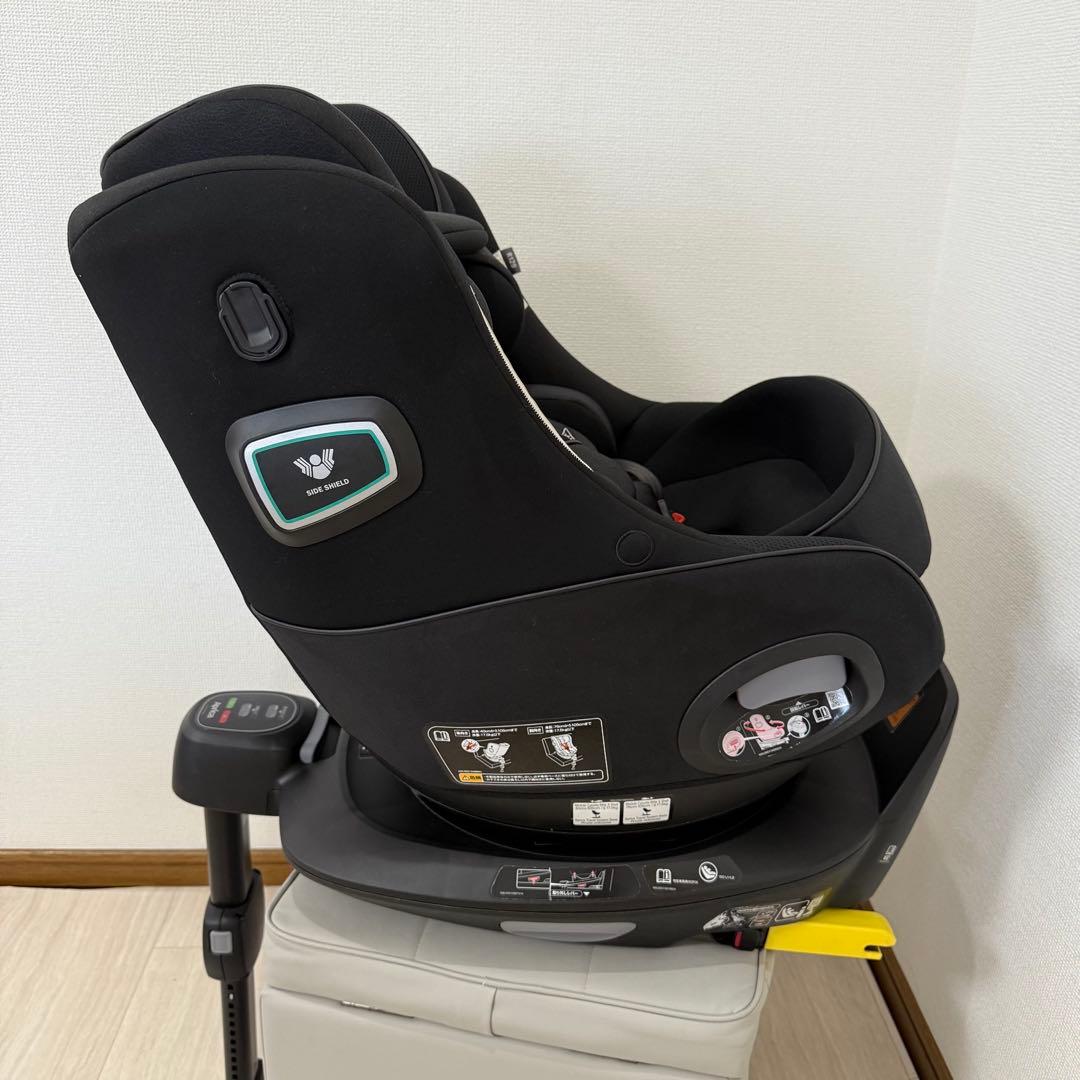 【極美品】アップリカ　チャイルドシート　クルリラビッテエックス　ブラック