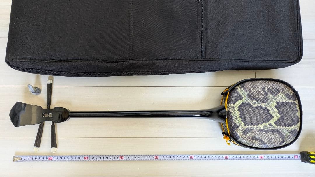 三線本体 ヘビ革模様 ケース付き