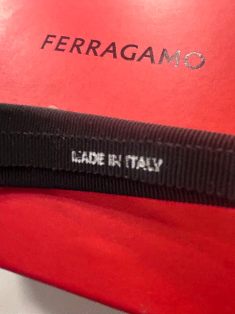 ferragamo フェラガモ　ストーン　カチューシャ　紙袋2枚付き