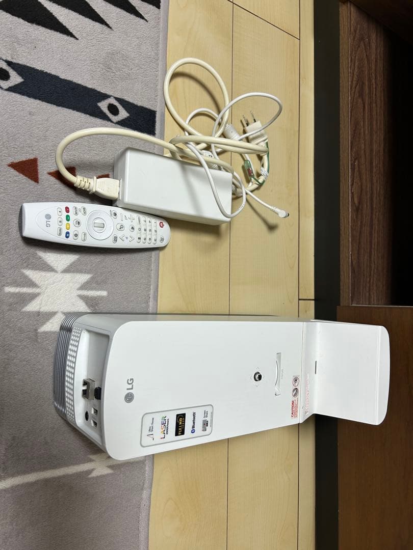 LG 超短焦点プロジェクター HF85JG