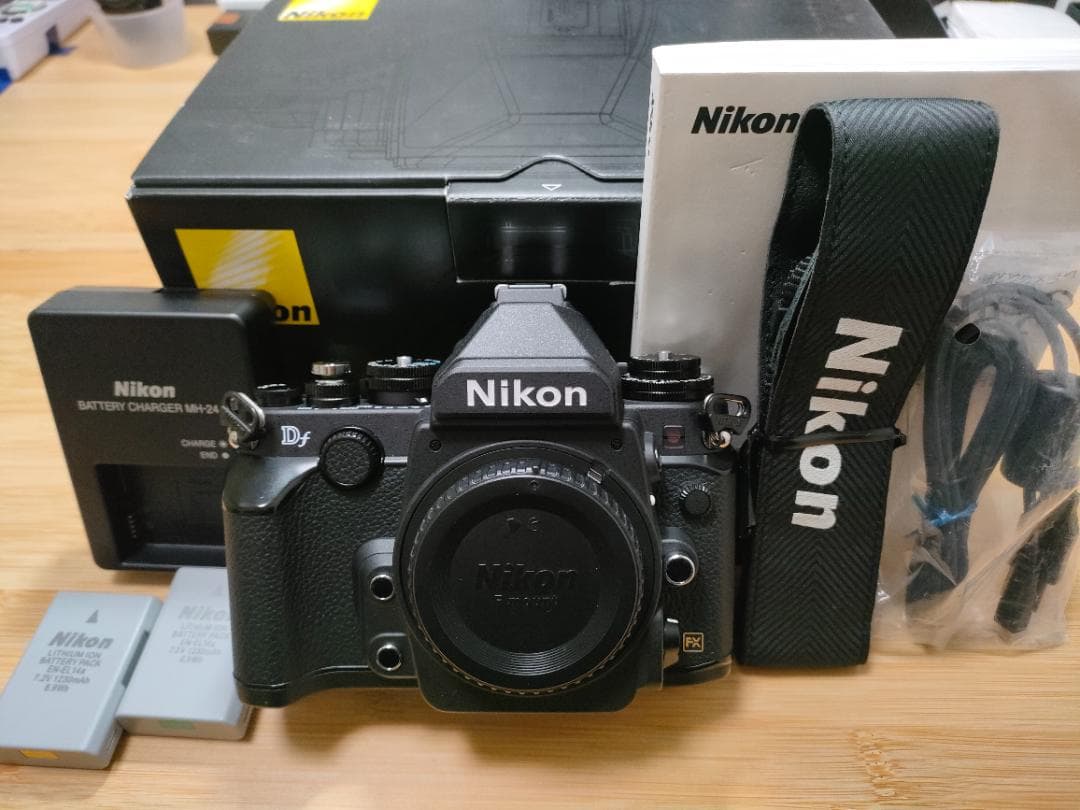 シャッター数【3837枚】美品、Nikon デジタル一眼レフカメラ Df ボディ