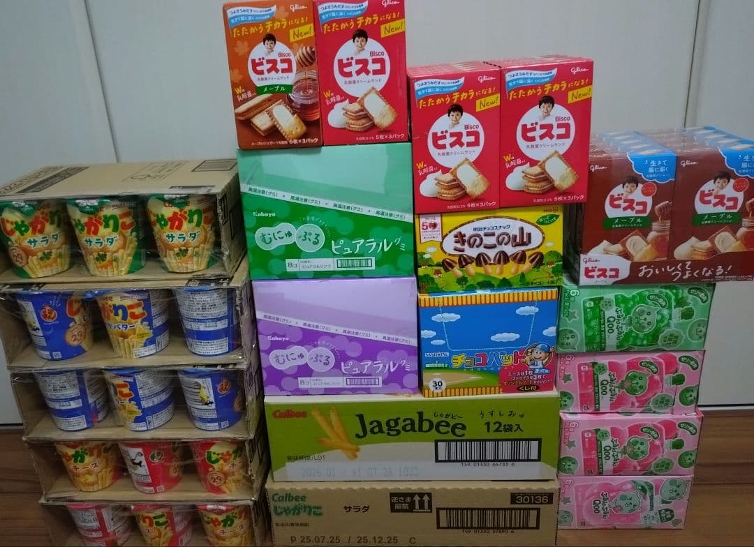 じゃがりこ＆ぷるんクー＆ビスコ＆ジャガビー＆チョコバット＆グミ詰め合わせ