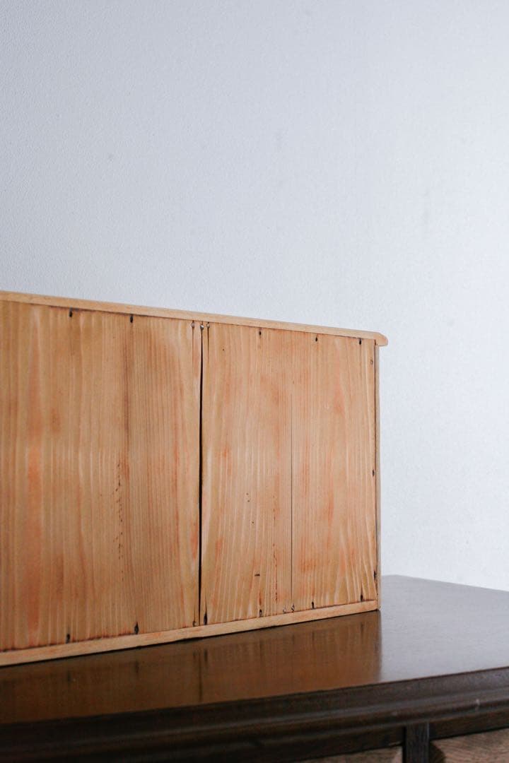 ショーケース　ガラス戸　無垢材　杉材　飾り棚　展示棚　古家具　古道具