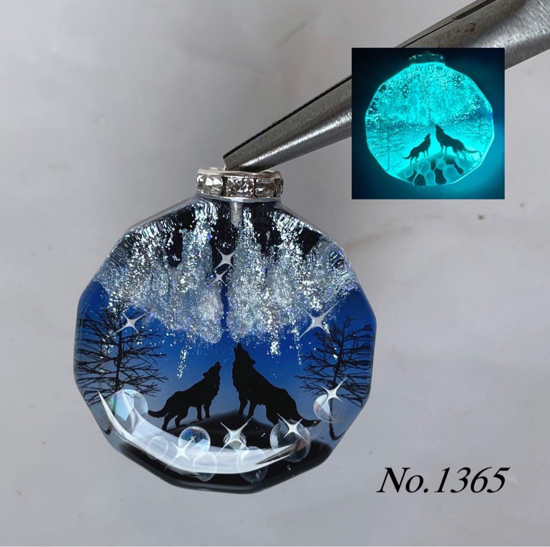 RUKURUKU/レジン/虹とうさぎ　銀杏　蓄光　オルゴナイトキーホルダー