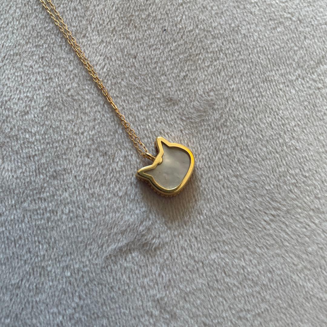 ネコ ゴールド ネックレス　白蝶貝