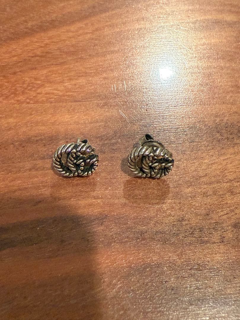 L.　GUCCI ダブルG ピアス