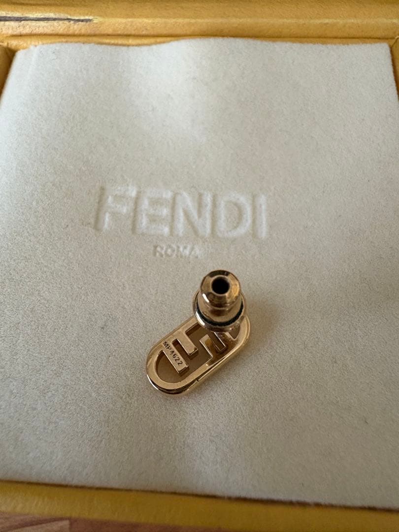 フェンディ FENDIオーロック ピアス　片耳